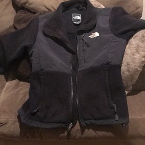 Women’s black north face